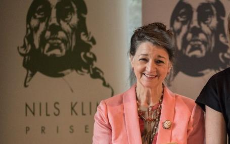 Photo of Marina Warner holding a Prize