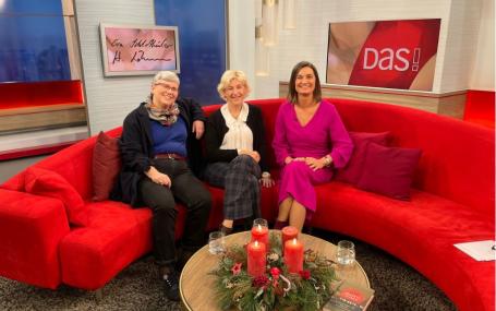 From left to right: Henrike Lähnemann, Eva Schlotheuber, Inka Schneider (moderator NDR DAS!)
