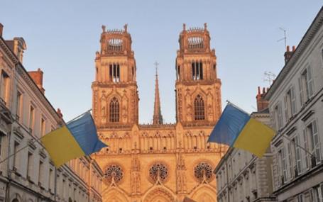 Orléans’ emblematic cathedral at sunset