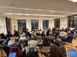 Photo of students_seminar