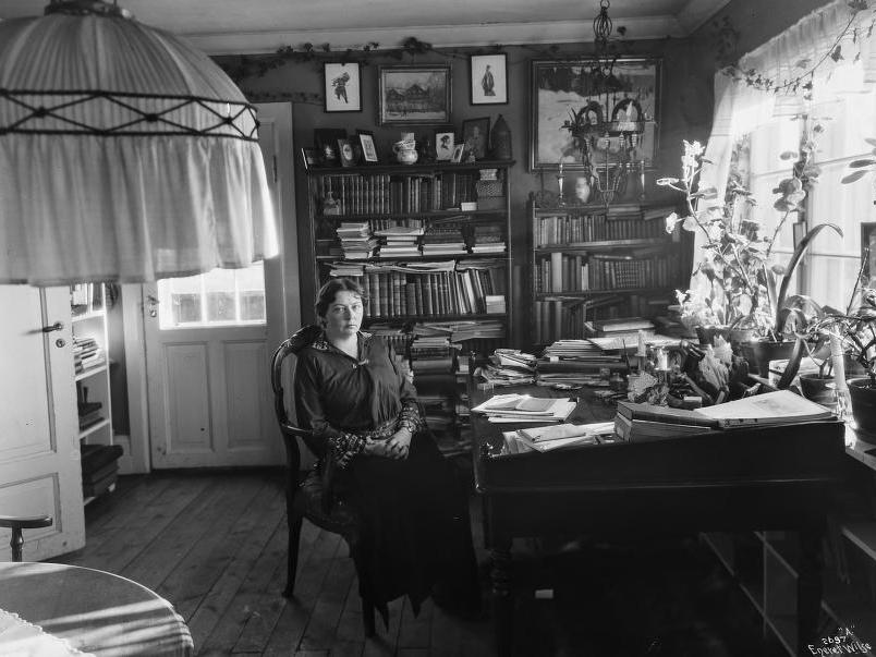 The Norwegian writer Sigrid Undset in her office at Bjerkebæk in 1923.